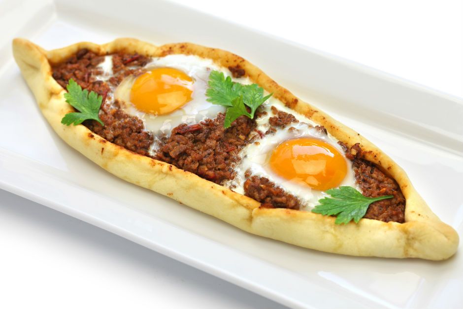 Kıymalı - Yumurtalı Pide